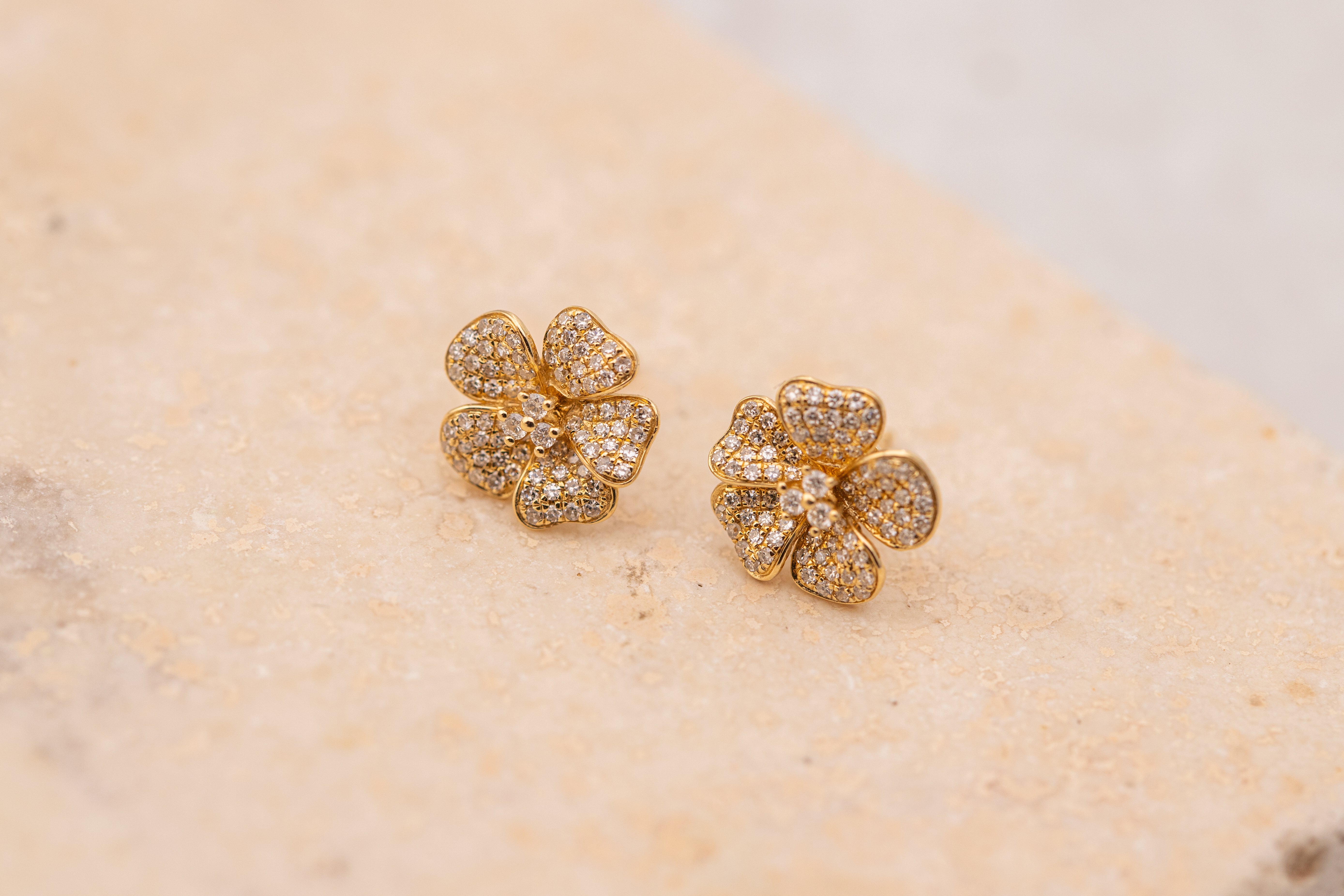 Motif Flower Earrings