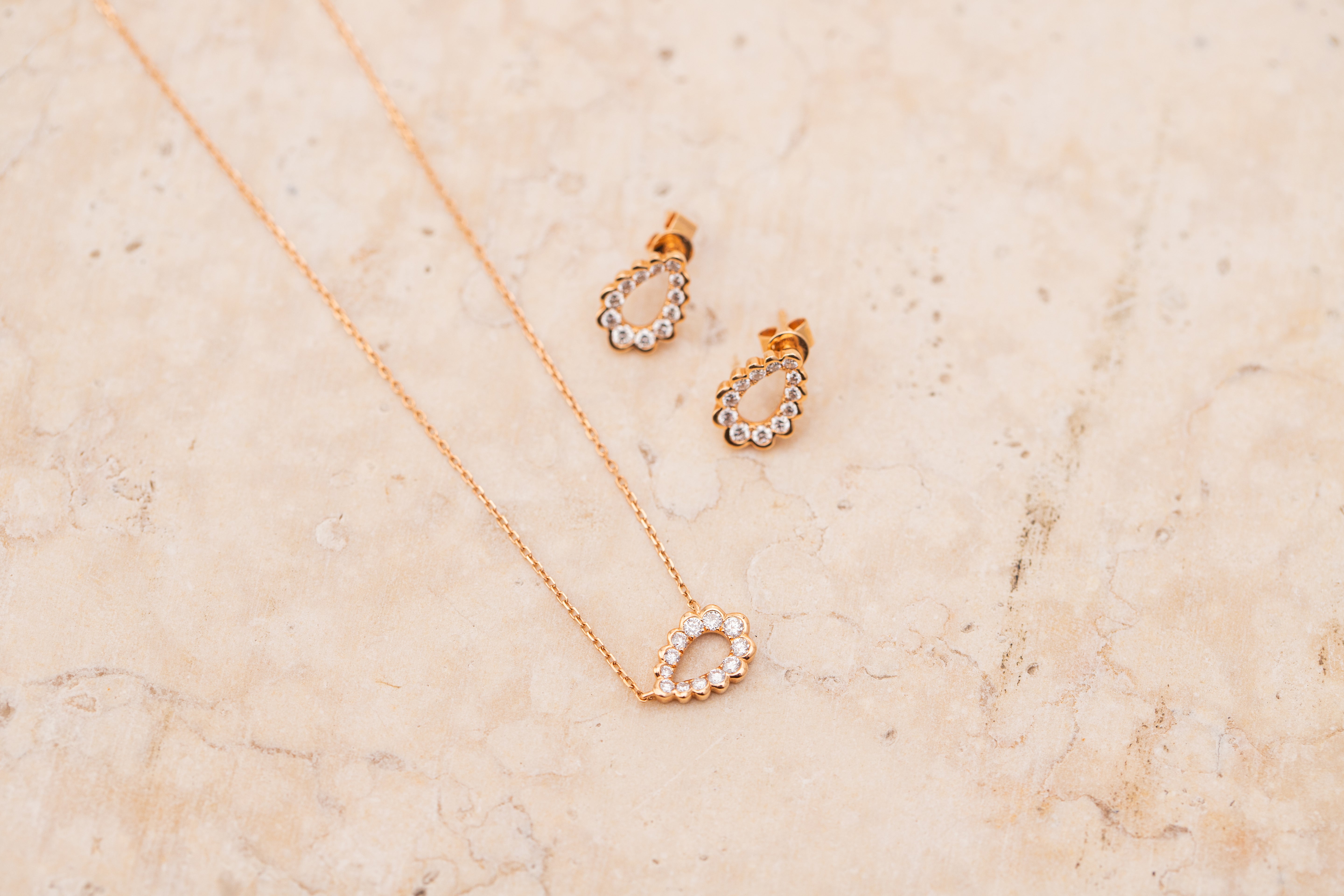 Élan Pear Necklace