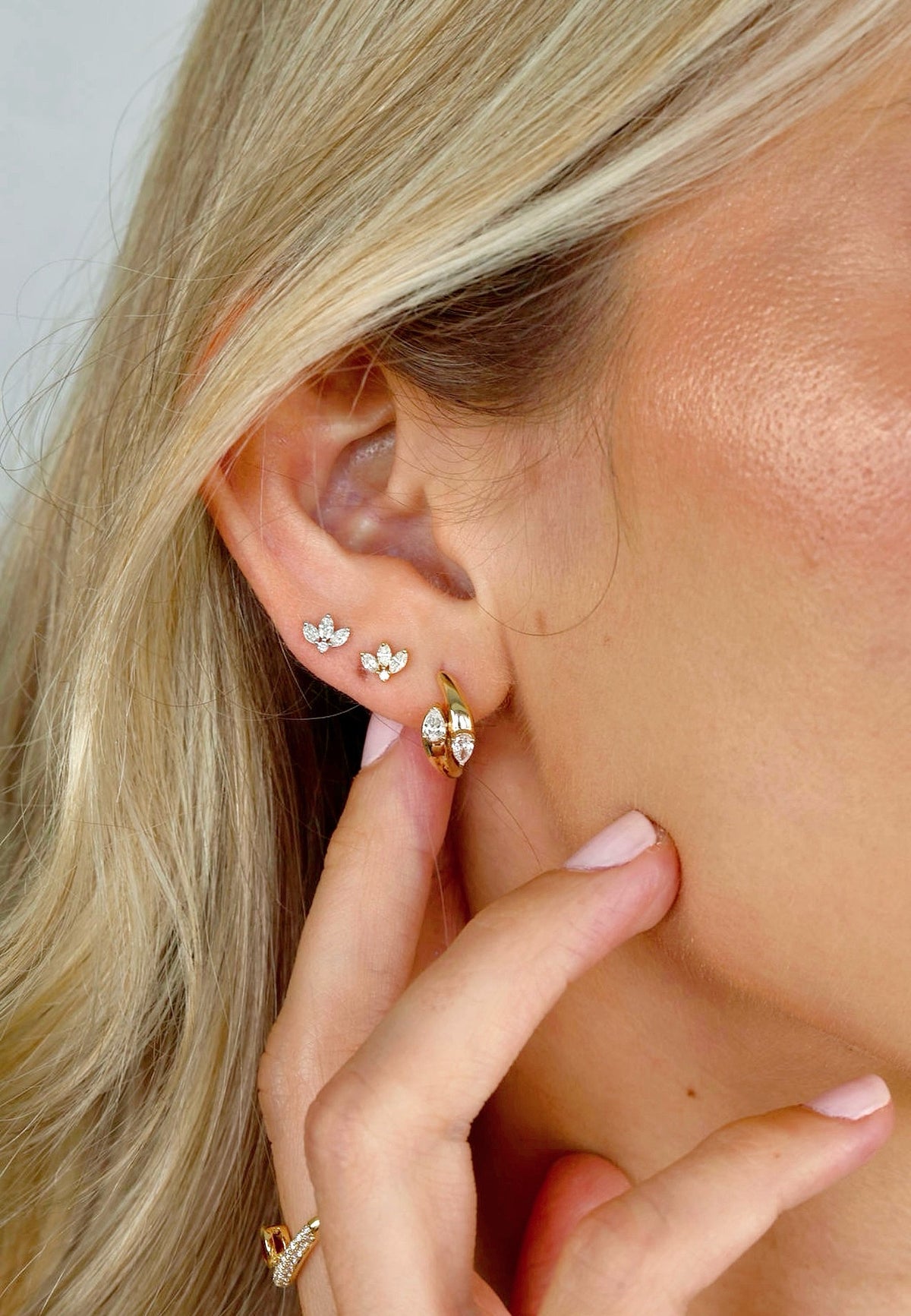 MIRROR PEAR HOOPS