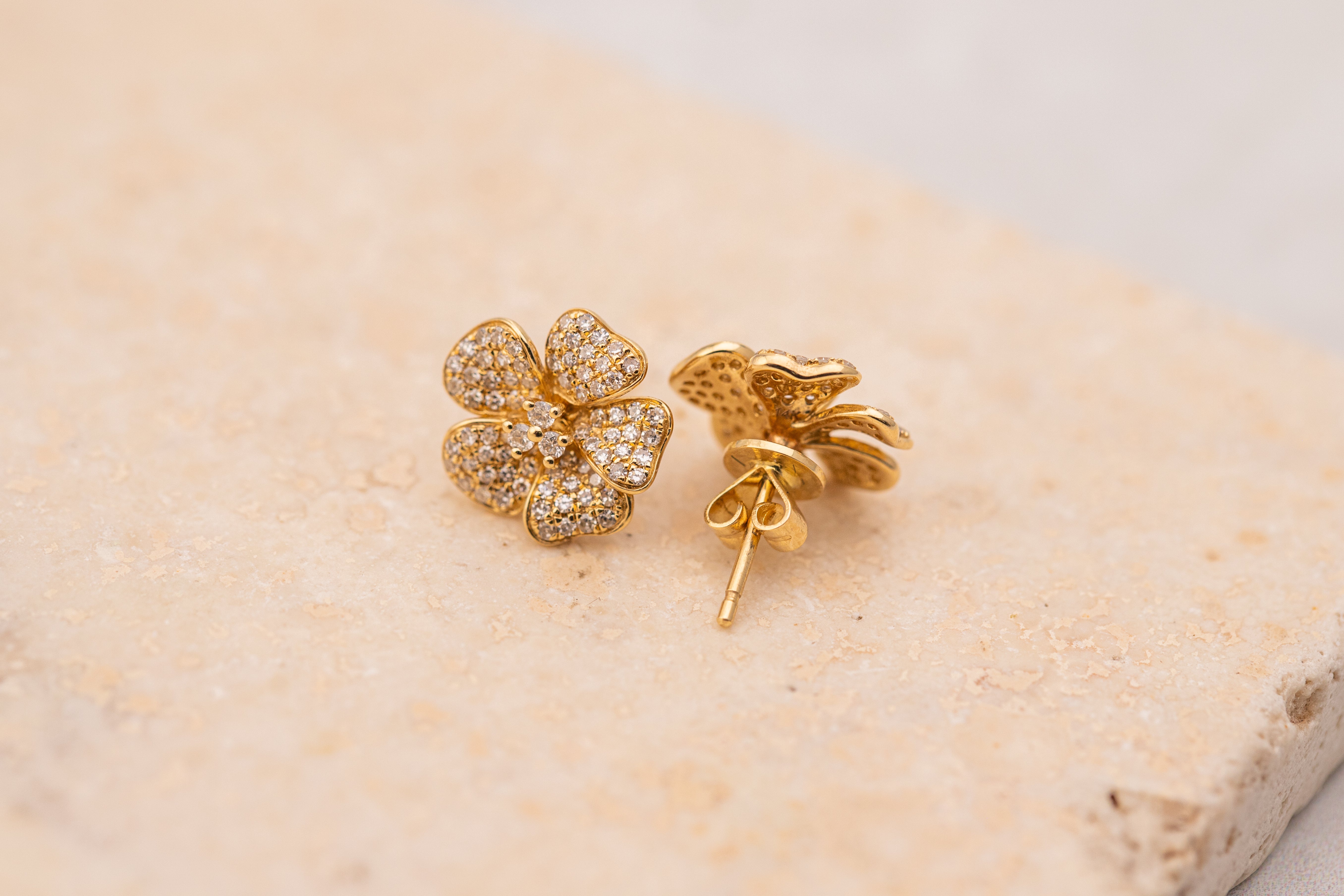 Motif Flower Earrings