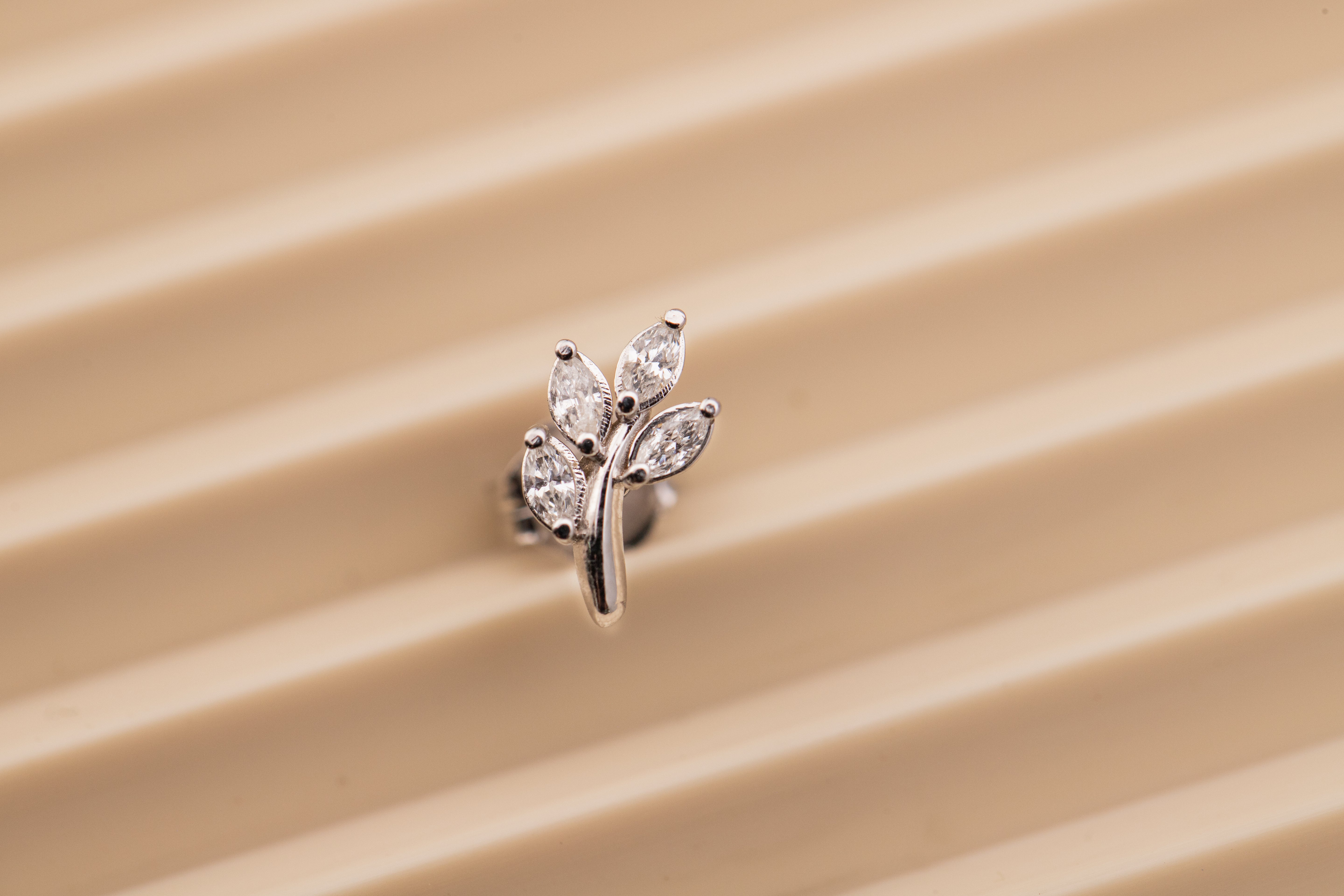 Leaf Stud